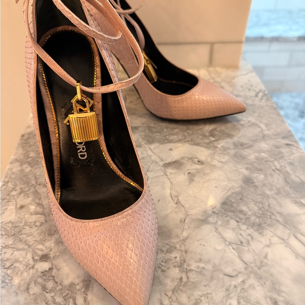 Tom Ford Dusky Pink Python Pumps/  Heels size 37